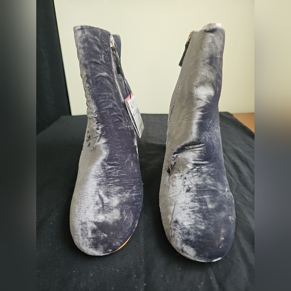 Zara TRF Bootie Women  9  Gray  Blue Velvet Zip Side Heeled New With Tags - Picture 1 of 7